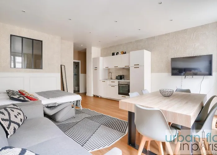 23 - Charming 3Bdr Parisian Apartment In Montorgueil